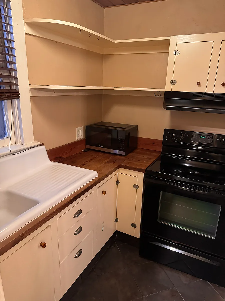 Kitchen - 1125 SW 2nd Ave #D