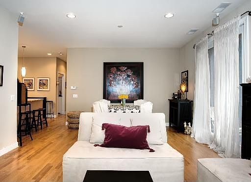3rd image of 4553 N Magnolia Ave APT 401