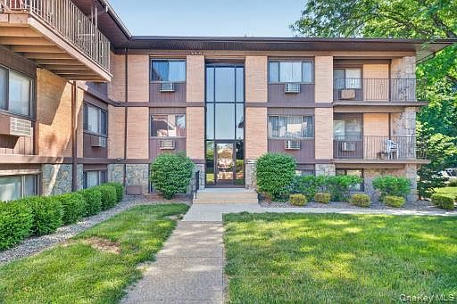1st image of 10 Oakwood Terrace #65