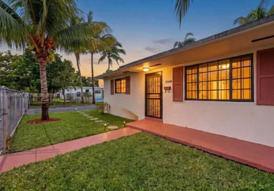 2 bed, 1.0 bath, 2155 sqft, $2,400 — Photo 1