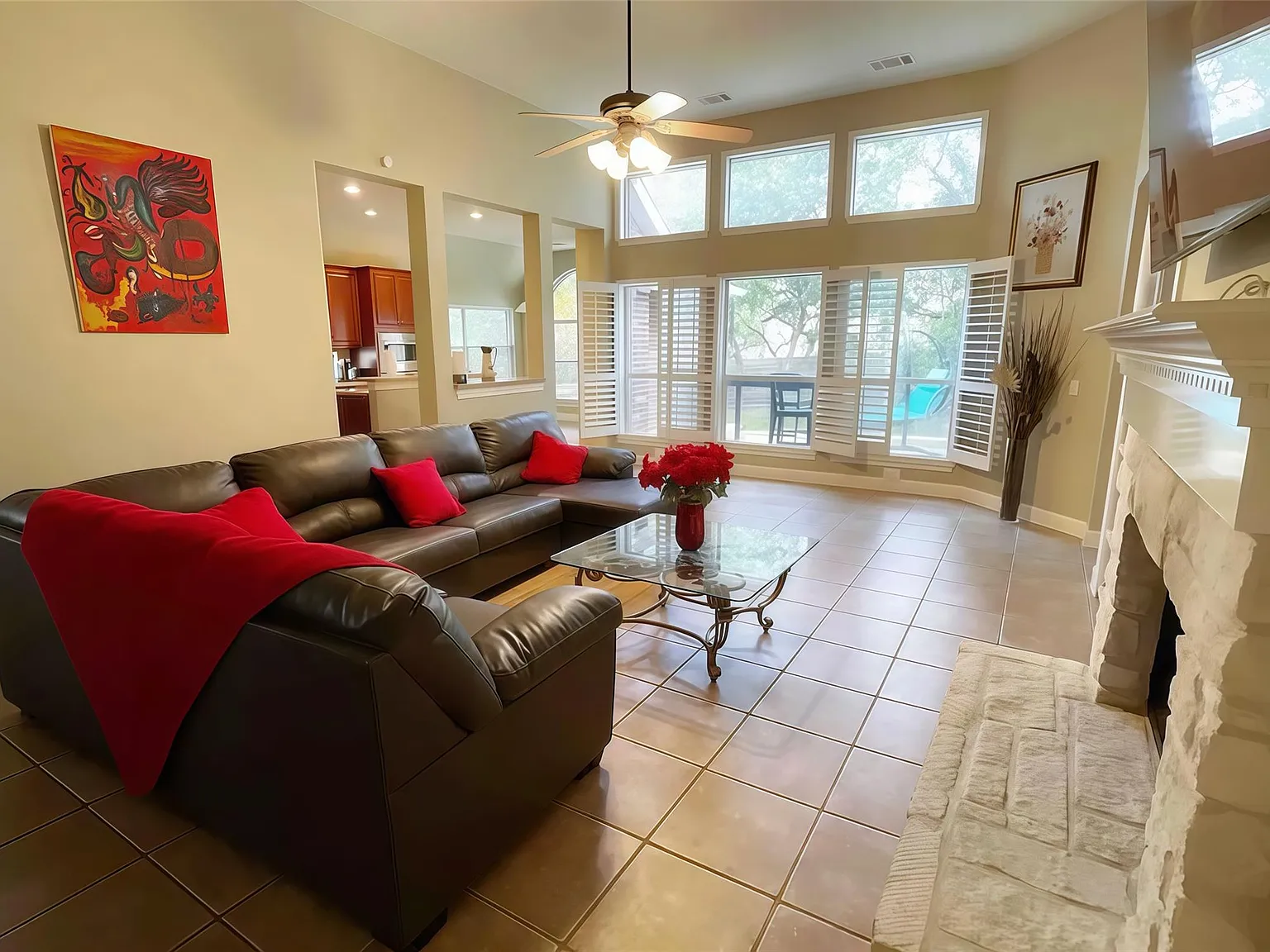 3 bed, 2.0 bath, 2485 sqft, $3,850 — Photo 2