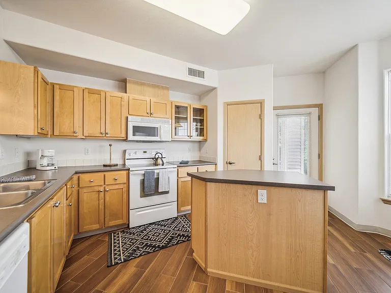 Villas at Meadow Springs — Photo 3