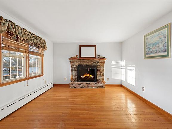 4th image of 233 Turnpike Ave