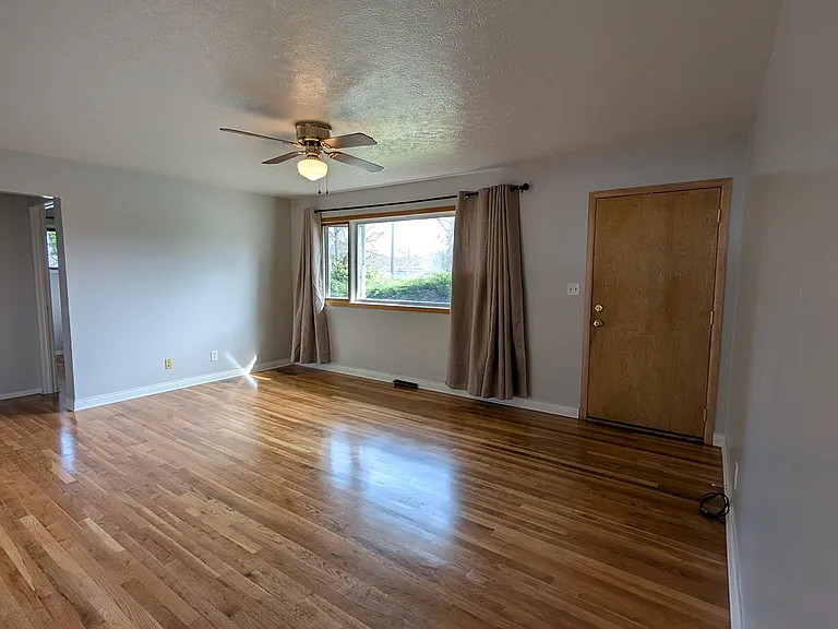 2625 E Mission Ave — Photo 3