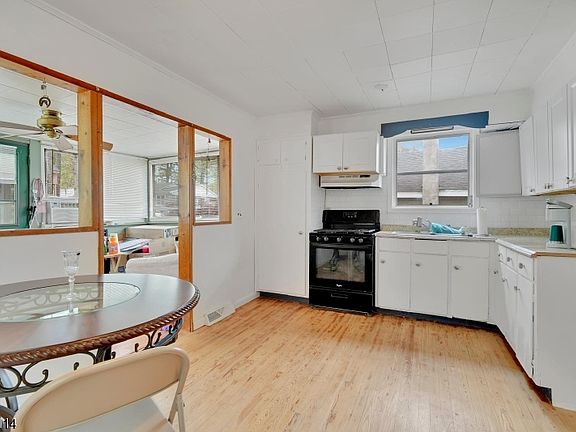 4th image of 8 Cornell Way