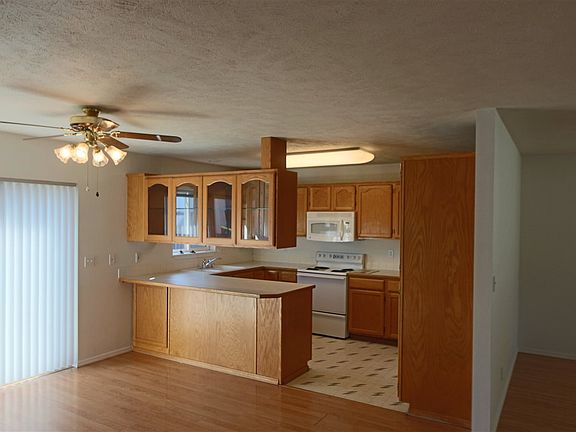 5th image of 3108 E 42nd Ave