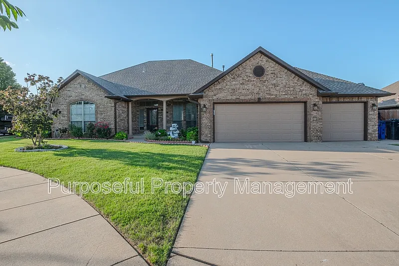 3 bed, 2.0 bath, 2077 sqft, $2,200 — Photo 3