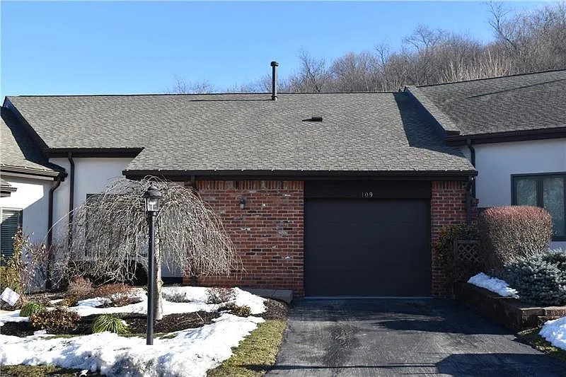 109 Queens Way photo 1