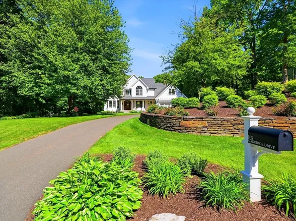 102 Oakridge Dr, Belchertown, MA 01007