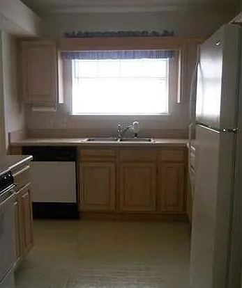 624 Eastwood Cir — Photo 18
