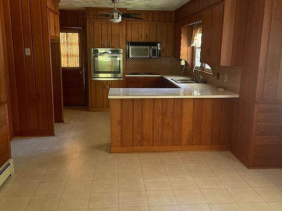 3rd image of 2569 Lake Forest Dr