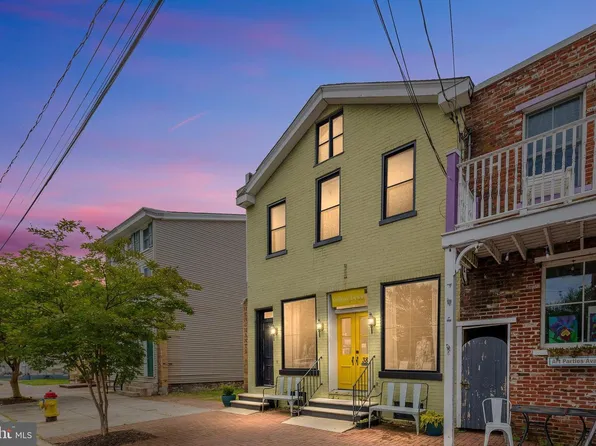 38 Clinton St, Delaware City, DE 19706