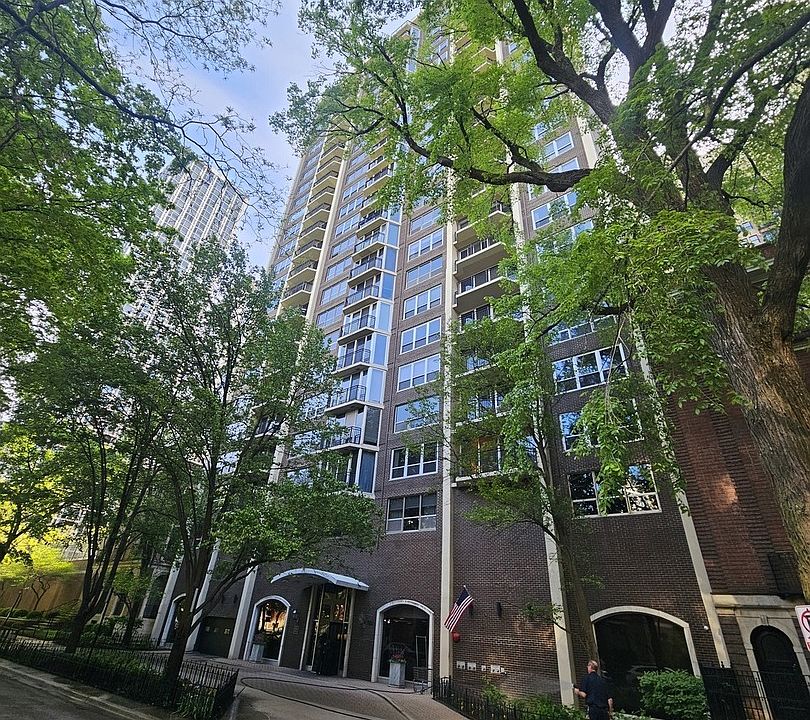 1st image of 1515 N Astor St #23BC