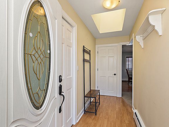 3rd image of 115 Center Rd