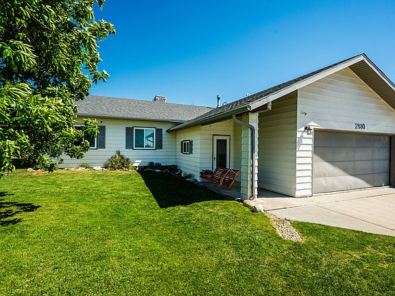 2nd image of 2830 2nd Ave W