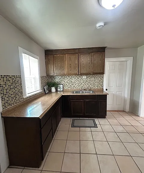 1409 S Western St — Photo 11