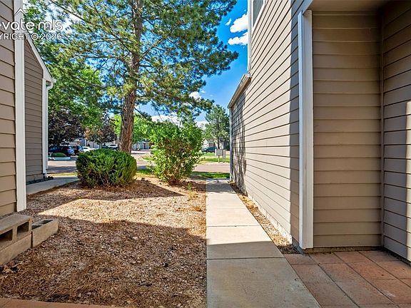 4th image of 2046 Palm Dr
