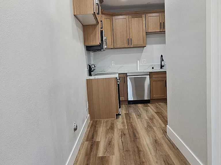 13717 Constance Ave — Photo 9