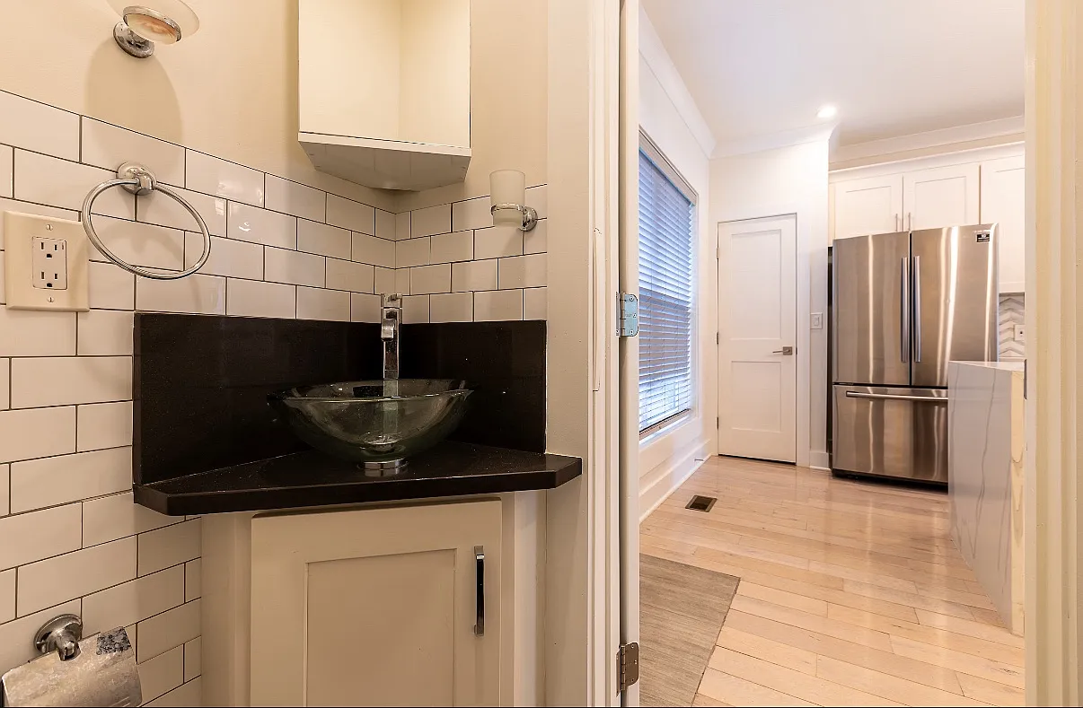 631 Florida Ave NE — Photo 4