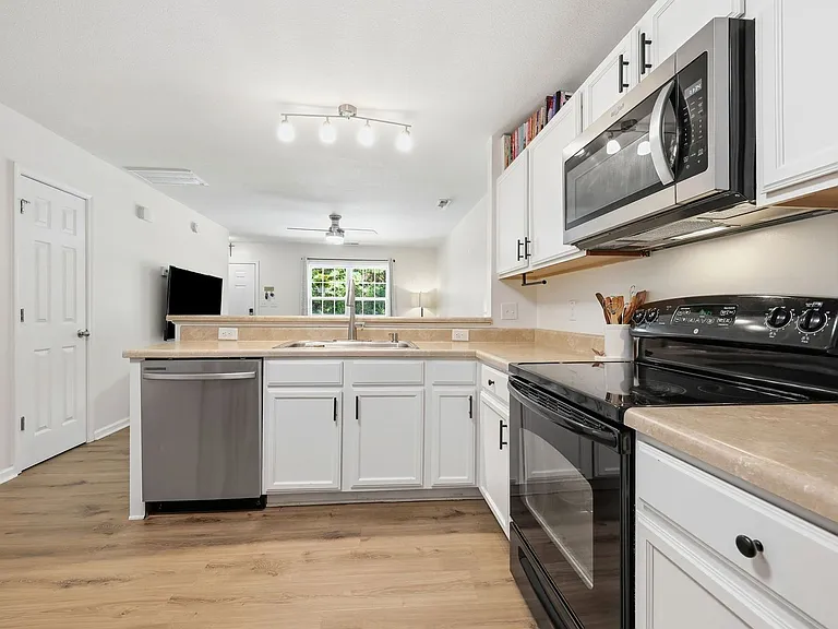 1404 Old Folkstone Rd #7 — Photo 9