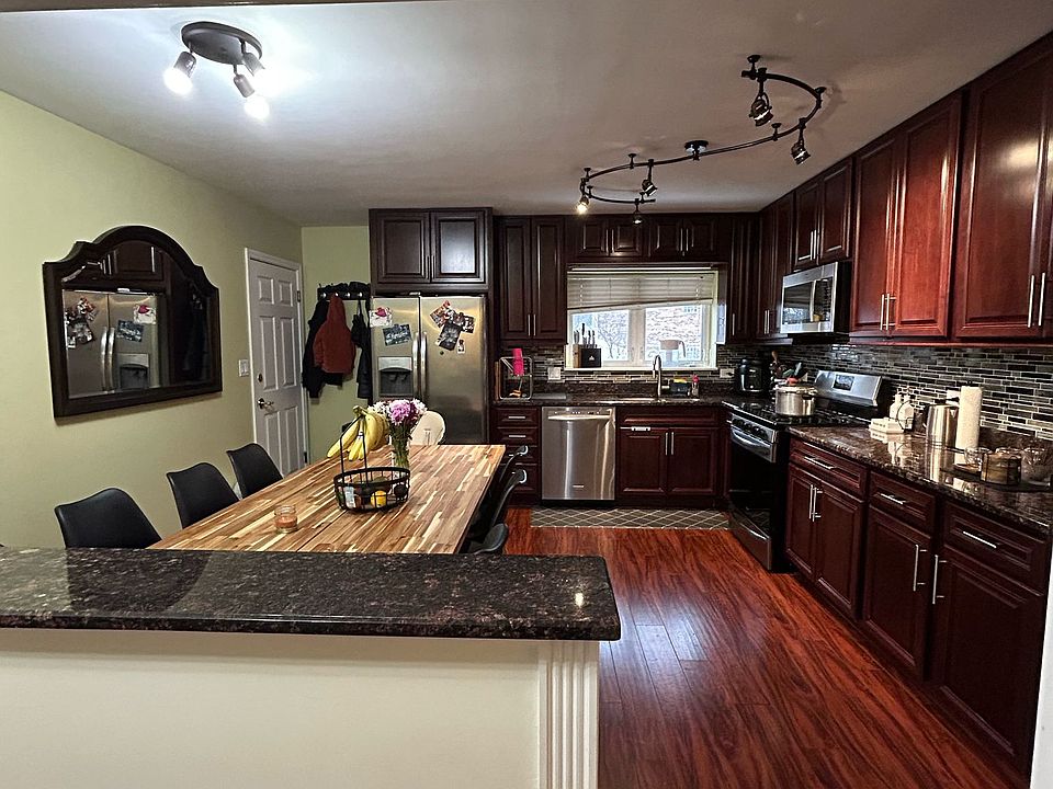 1st image of 4710 N Elston Ave APT 204