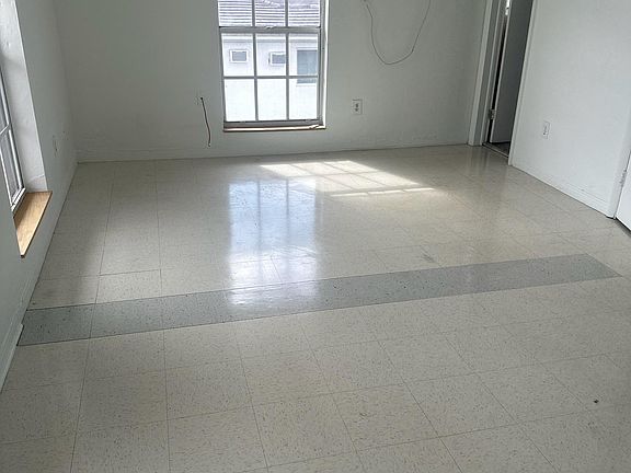 3rd image of 1400 Douglas Rd #17