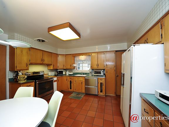 Kitchen / Breakfast Room