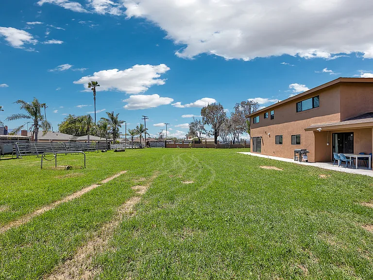1080 River Dr — Photo 52