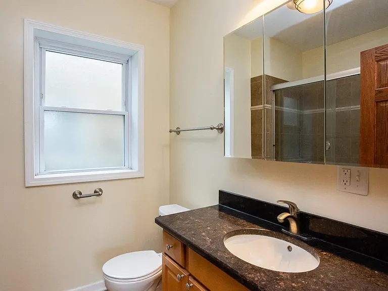 7554 N Claremont Ave #2 — Photo 10