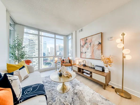 15 Fort York Blvd #2506, Toronto, ON M5V 3Y4