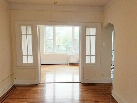 2nd image of 567 20th St Unit 2F