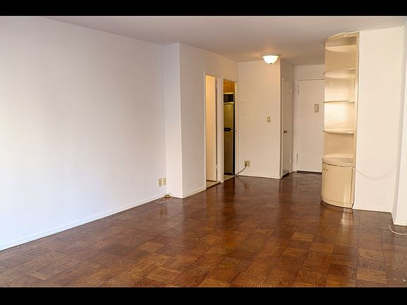 4th image of 225 E 36th St APT 7C