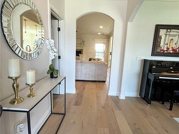 3rd image of 4116 Willowbend Dr