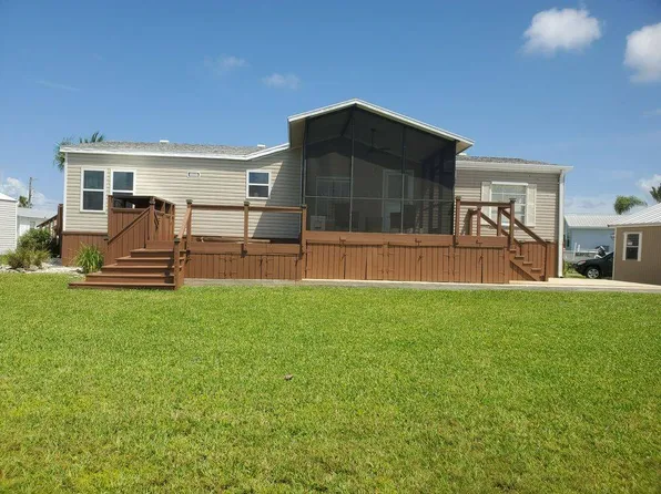 458 E Halifax Ave, Oak Hill, FL 32759