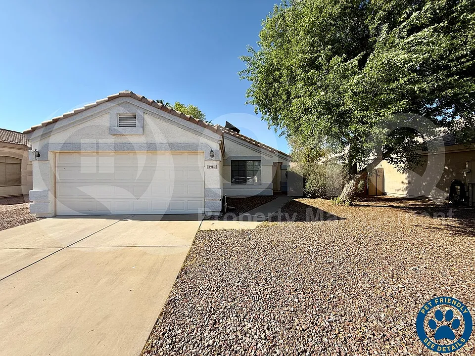 1914 E Palomino Dr