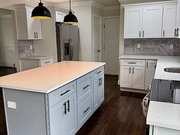 3rd image of 32 Pearl Rd