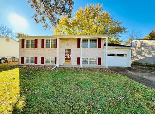 11946 Brookmont Dr, Maryland Heights, MO 63043