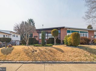 1040 Grant Ave, Philadelphia, PA 19115