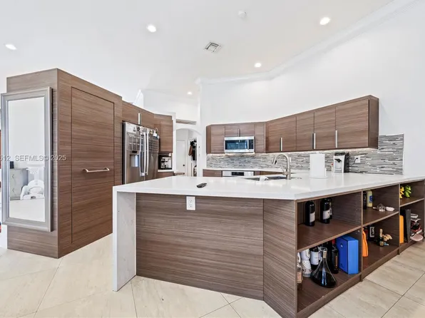 2994 Oakbrook Dr, Fort Lauderdale, FL 33332