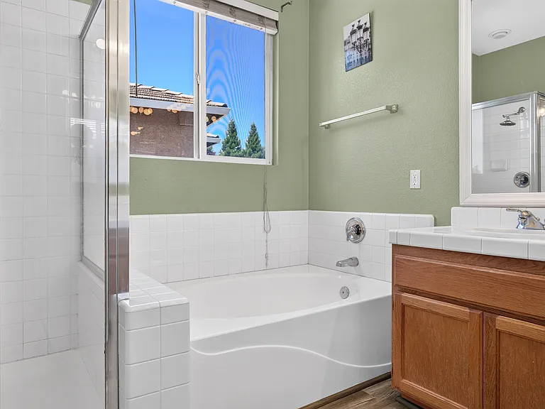 5230 Bay St — Photo 37