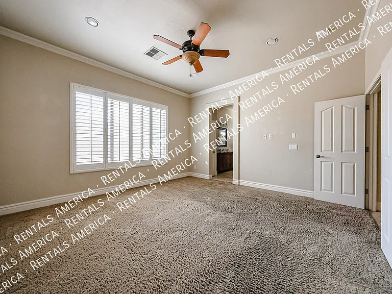 2211 W Olive Way — Photo 28