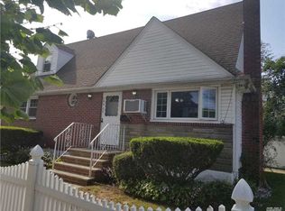 24406 138th Ave, Rosedale, NY 11422