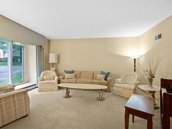 4th image of 8214 W 99th St