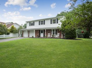 1 Hillcrest Pl, Mount Sinai, NY 11766