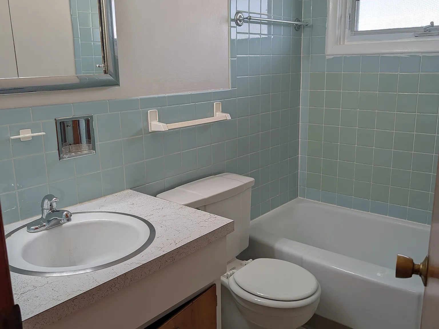 1240 Center Rd — Photo 4