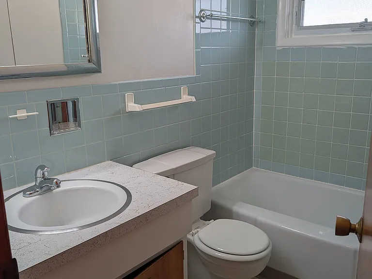 1240 Center Rd — Photo 4