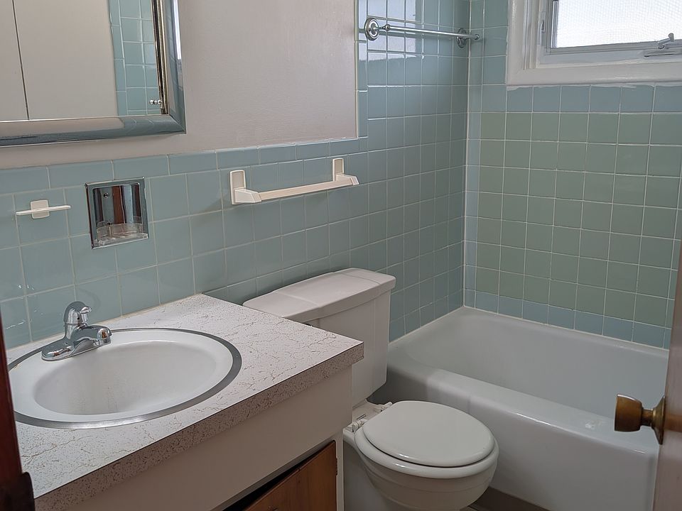 2nd image of 1250 Center Rd APT 4