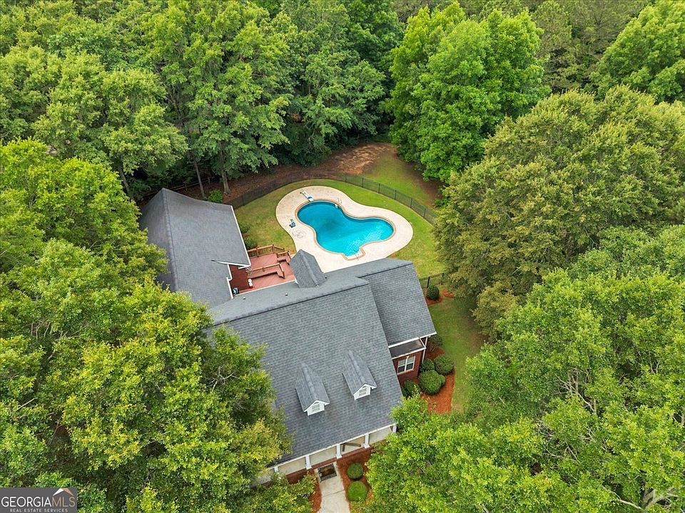 1st image of 213 Sabre Dr