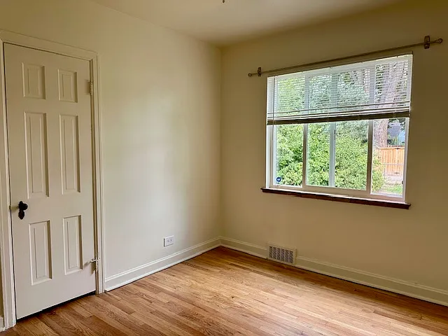 Bedroom 2 11' x 9'4"
South facing window, ceiling fan