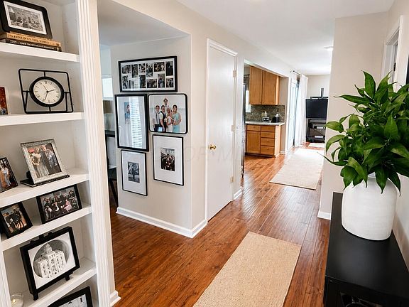 3rd image of 300 Heather Ln